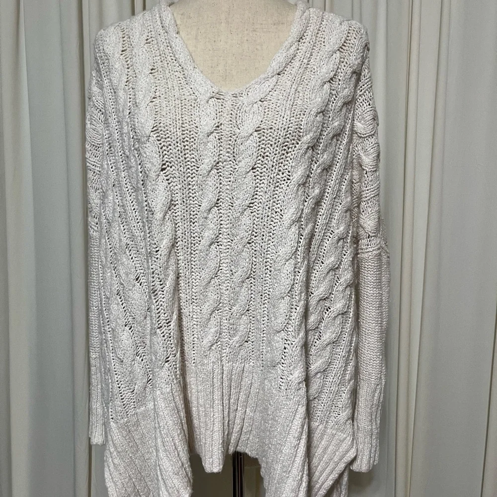 Free People Cream Cable Knit V-Neck Batwing Tunic Sweater - Picture 2 of 7